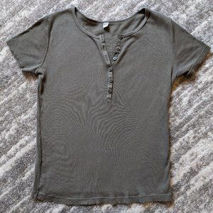 Uniqlo Ribbed Button T